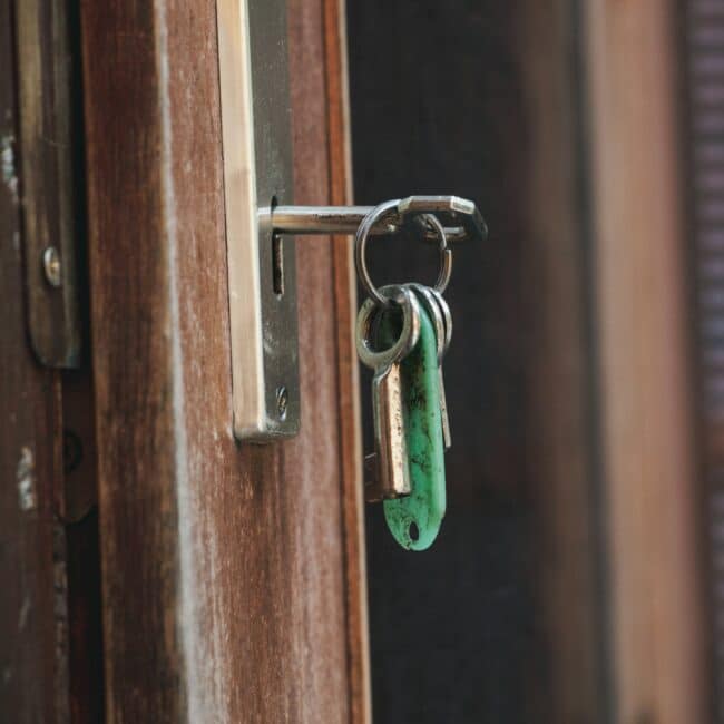 serrurier bron — clé sur porte Les Semailles Accord Assistance